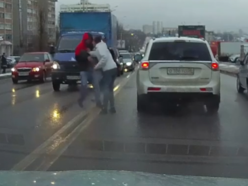  Массовую бойню устроили воронежцы на дороге 