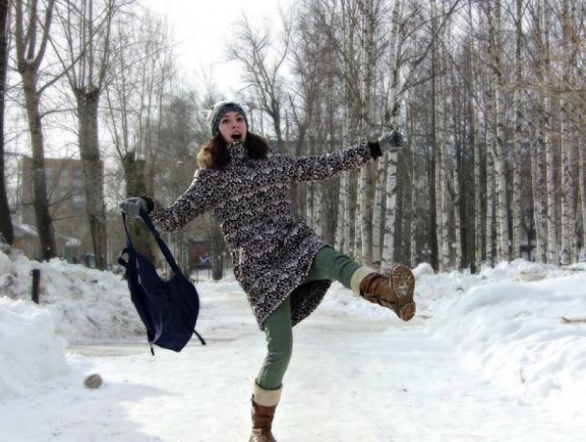 Почти тысяча воронежцев пострадали из-за гололёда