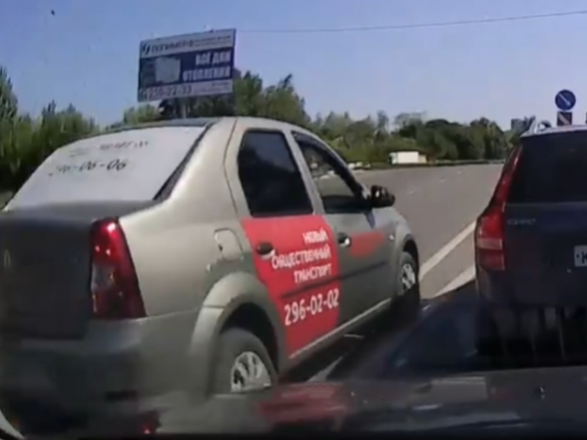  Смелый маневр таксиста попал на видео в Воронеже 