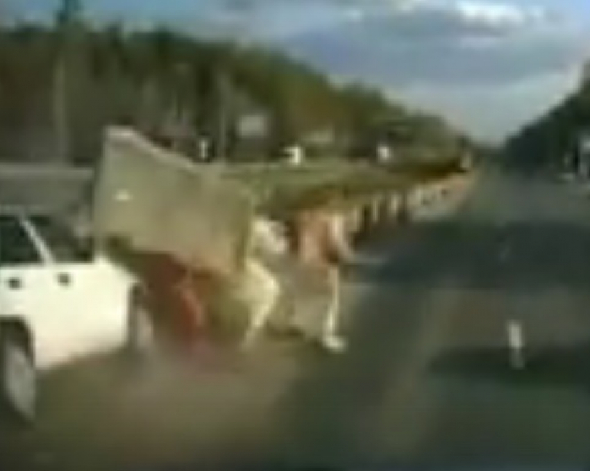 Погоня с несколькими ДТП и сбитым рабочим на трассе М-4 «Дон» под Воронежем попала на видео 