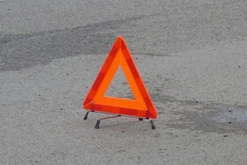 В Воронежской области при встречном столкновении «ВАЗ-2105» с грузовиком «МАЗ» погиб мужчина