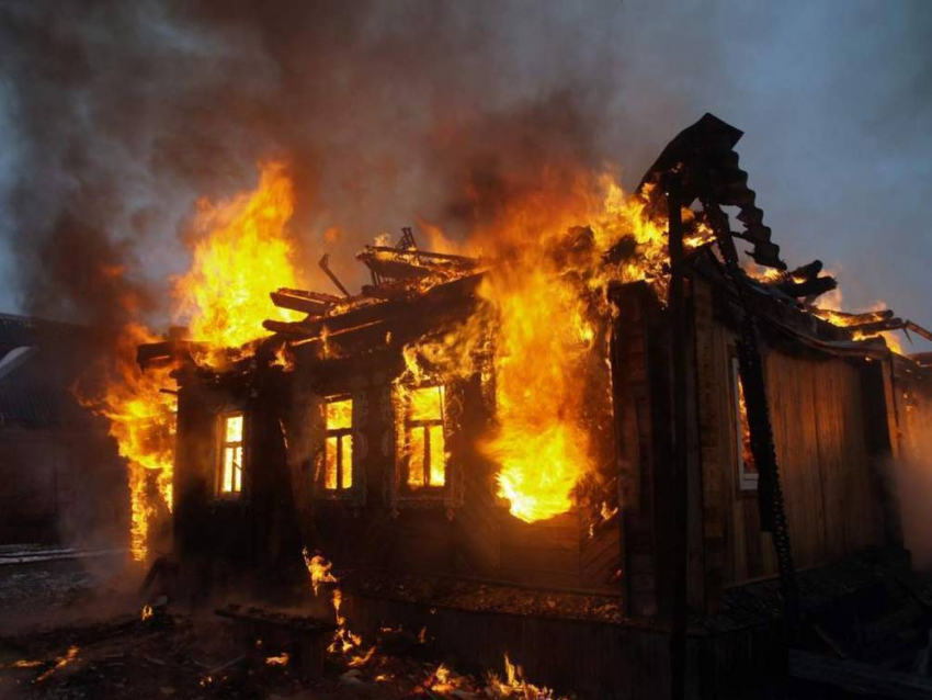В Воронежской области заживо сгорела супружеская пара и их приятель