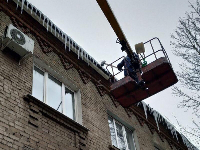 Какие крыши Воронежа избавят от опасных глыб льда