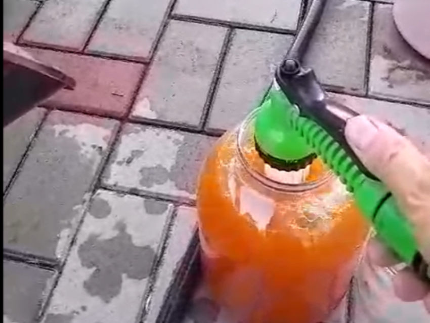 “Тыквенный сок” течет из-под крана у жителей Воронежской области