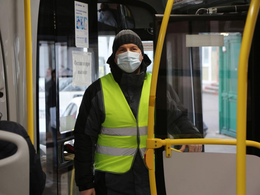 Больше воронежцев стали носить маски в общественном транспорте