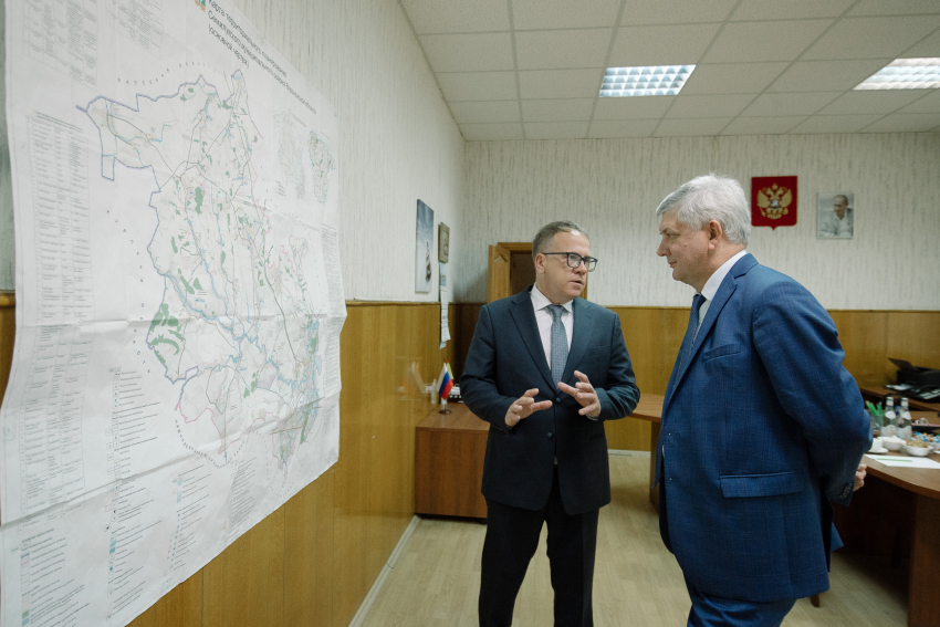 «Потёмкинский бюджет» презентовали воронежскому губернатору в Семилуках