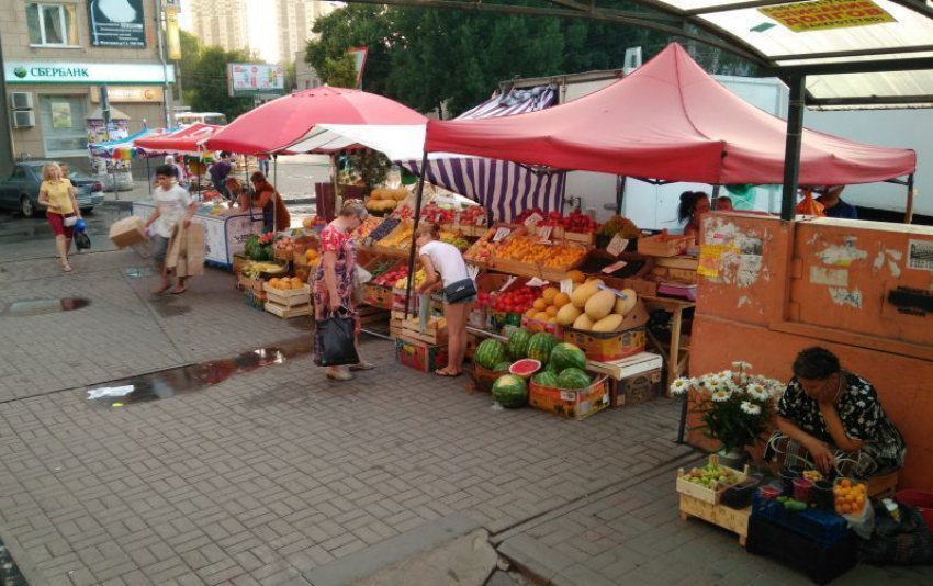 Воронежец возмутился стихийным базаром в центре города