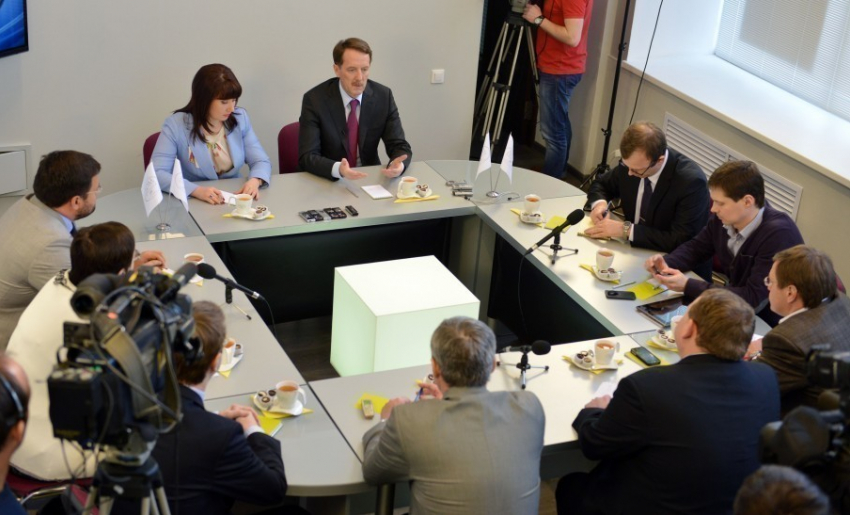 Губернатор Алексей Гордеев встретился с приближенными журналистами и поделился успехами четырехлетнего правления