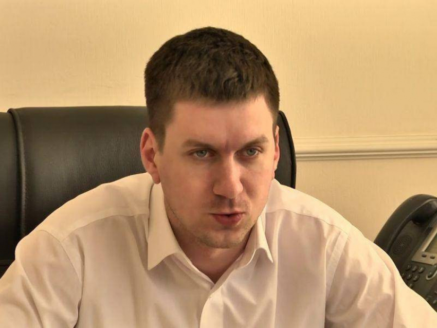 Обвинение во взятке предъявили бывшему вице-мэру Воронежа Антиликаторову