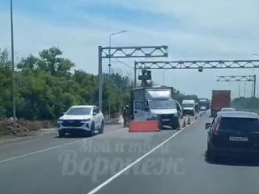 10-километровая пробка попала на видео в Воронежской области 