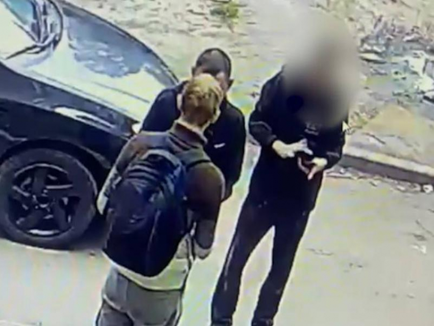 В Воронеже 19-летний студент стал жертвой грабежа