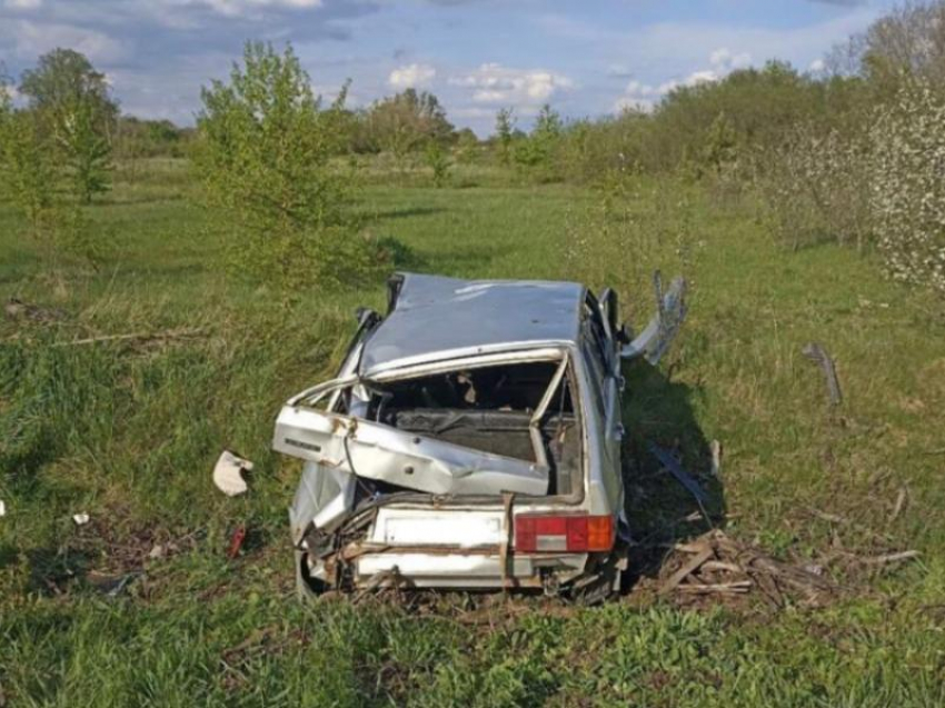 Lada перевернулась в Воронежской области — есть пострадавшая