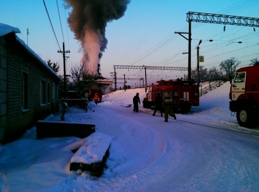 Под Воронежем рано утром загорелось здание вокзала