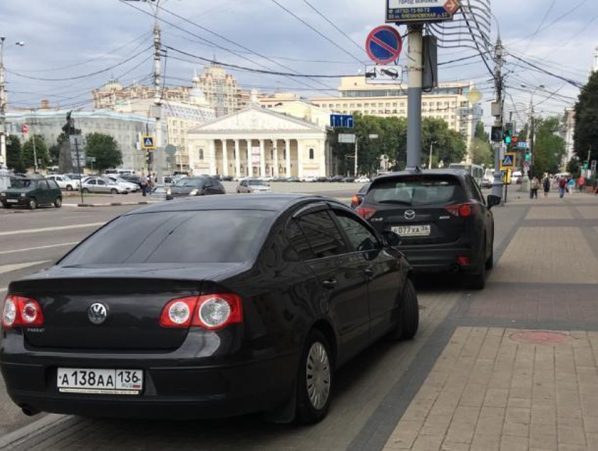 "Блатных автохамов» заметили у мэрии Воронежа