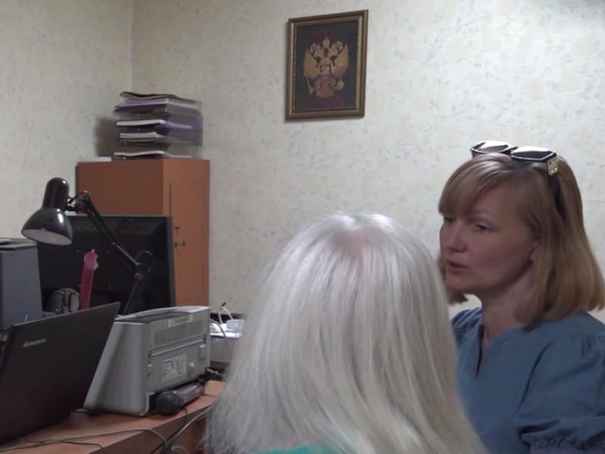 Участковый насторожился поведением 83-летней пенсионерки, благодаря чему предотвратил беду в Воронежской области