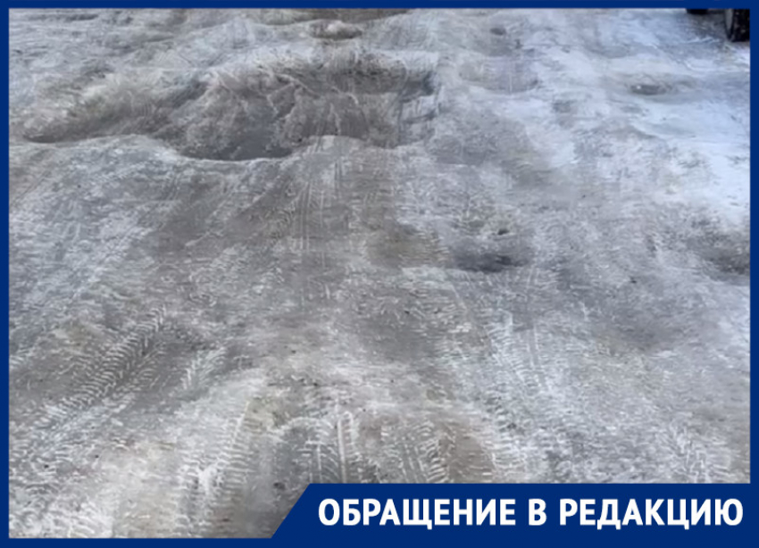 Снежные отверстия раздраконивают машины жителей Воронежа 
