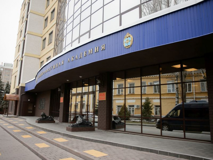 На мемориальной стене бывшего воронежского ВАТУ разместили Орден Жукова