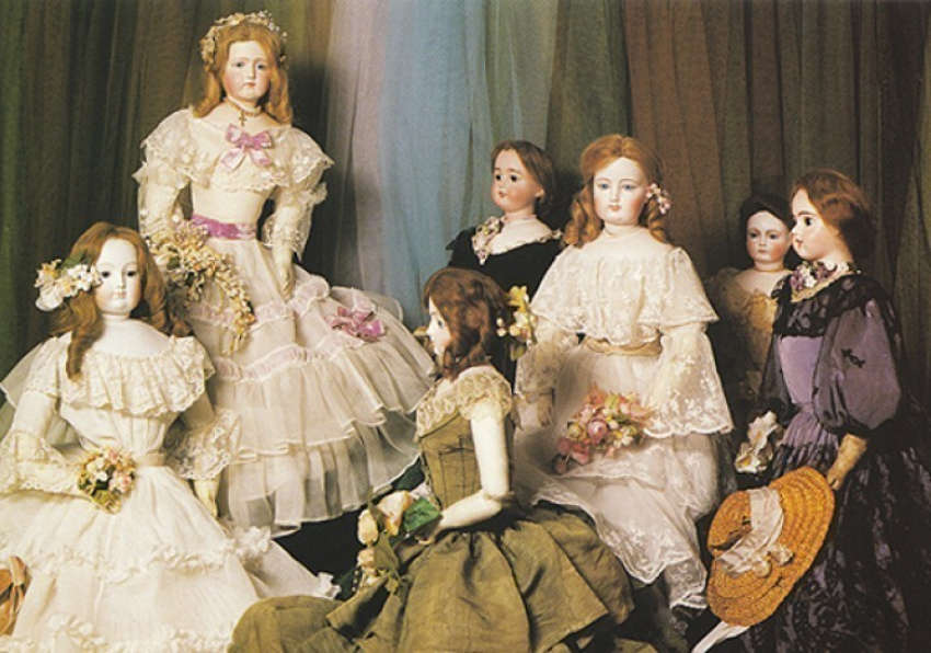 В Воронеже на выставке кукол можно увидеть английских и французских красавиц
