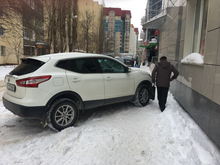 Поповозкой назвали Nissan Qashqai за парковку в центре Воронежа