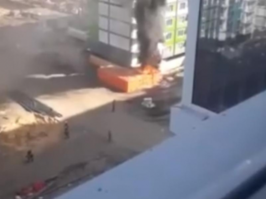 Опубликовано видео начала черного пожара в новом воронежском ЖК