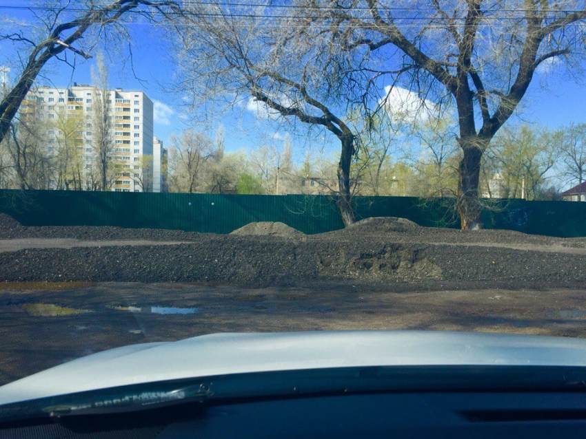 Битумные барханы на улице Крымской воронежцы назвали «автобаном»