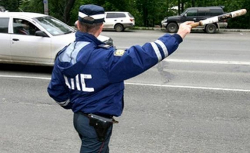 В Воронеже инспектор ДПС задержан за получение взятки