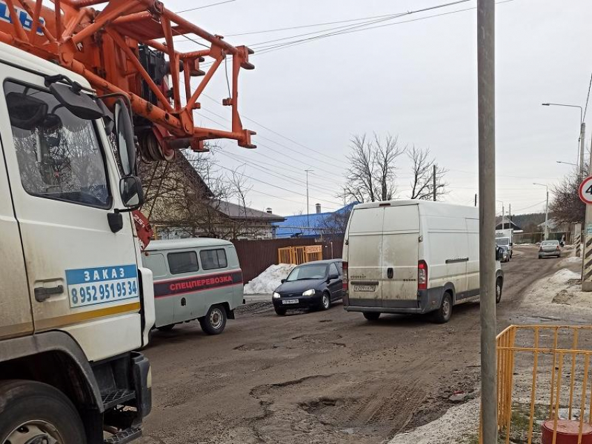 «Довели до отчаяния»: воронежцы намерены достучаться до Гусева из-за «разбитой» проблемы 