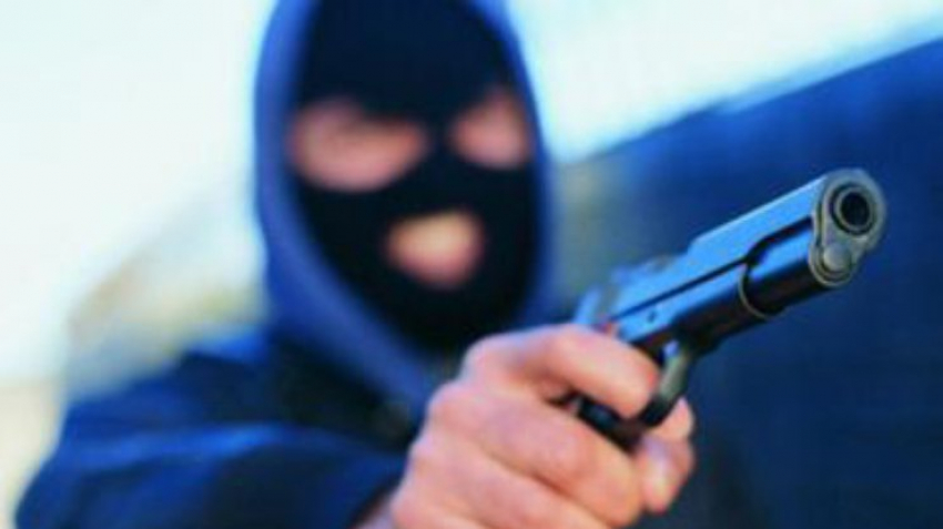 Продавец с Юго-Западного рынка Воронежа обезвредил грабителя с пистолетом 