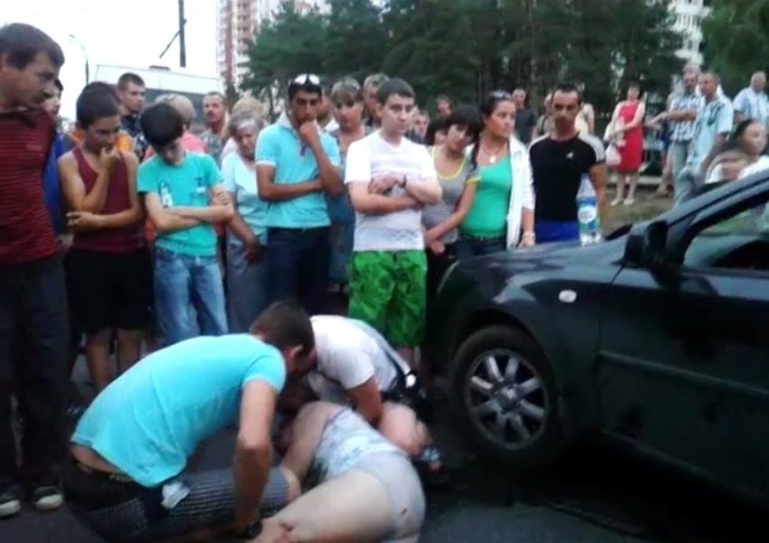 В Воронеже неадекватный мужчина на иномарке протаранил несколько машин