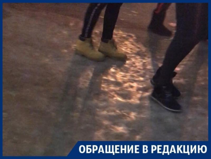 Травмоопасную подставу от коммунальщиков сняли в центре Воронежа