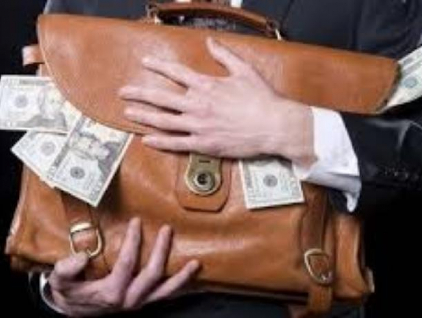 Полмиллиона рублей похитил 21-летний ростовчанин из иномарки в Воронеже