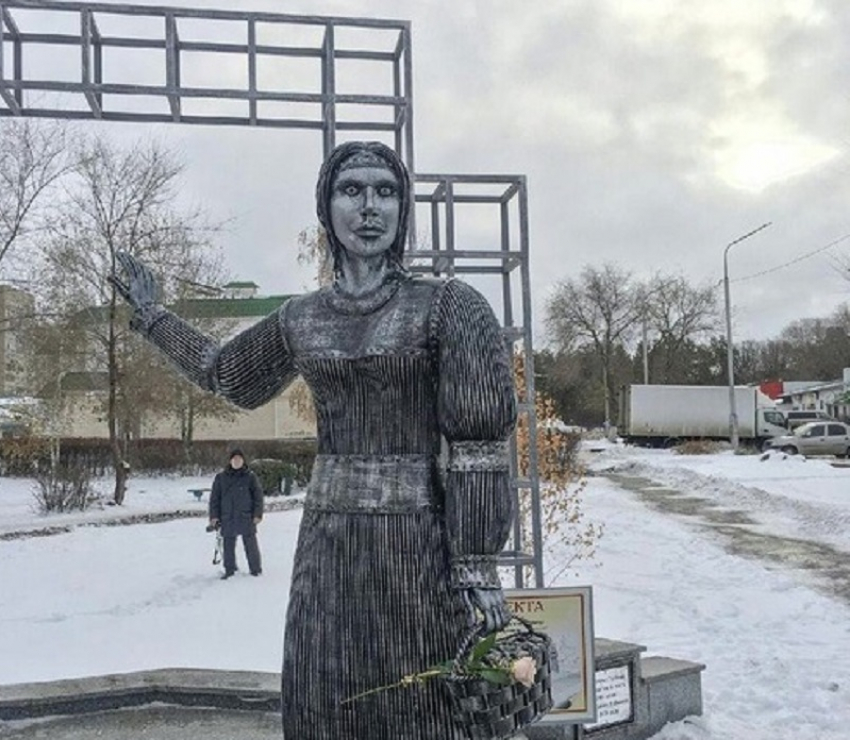 Нововоронежская Алёнка глотает пыль на складе 