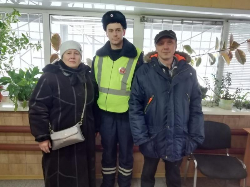 Воронежские инспекторы ДПС спасли мужчину с провалами в памяти 