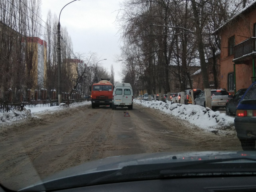 Самое глупое ДТП со скорой сфотографировали в Воронеже