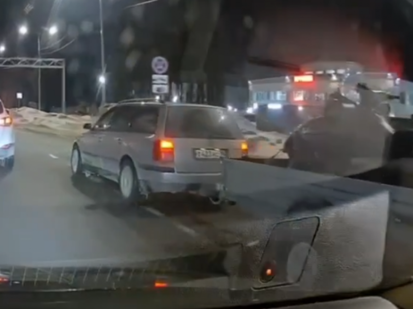 Уход от удара с вынужденным нарушением показали от первого лица в Воронеже