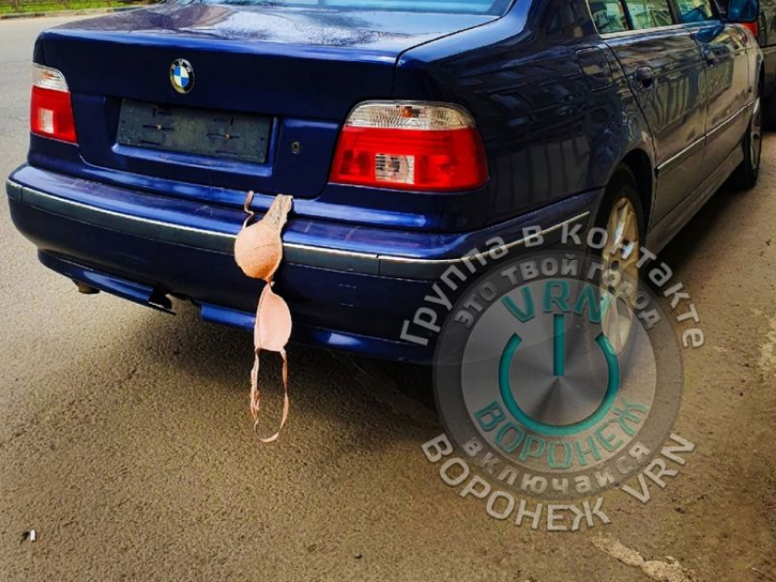 Пикантный нюанс забыл спрятать водитель в багажнике авто в Воронеже