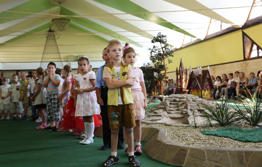 Воронежским сиротам-первоклассникам утроили праздник «В первый раз в первый класс»