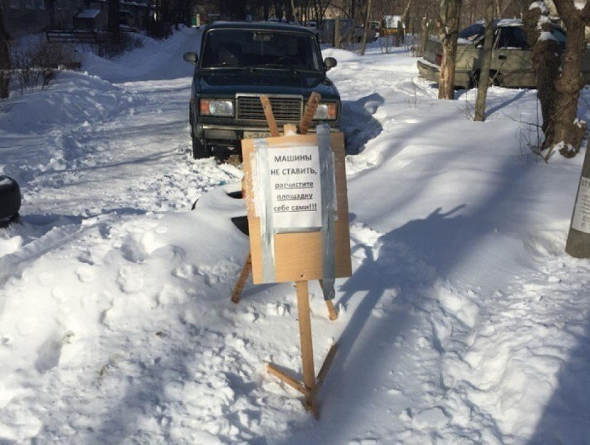Устрашающие автомобилистов надписи появились в Воронеже