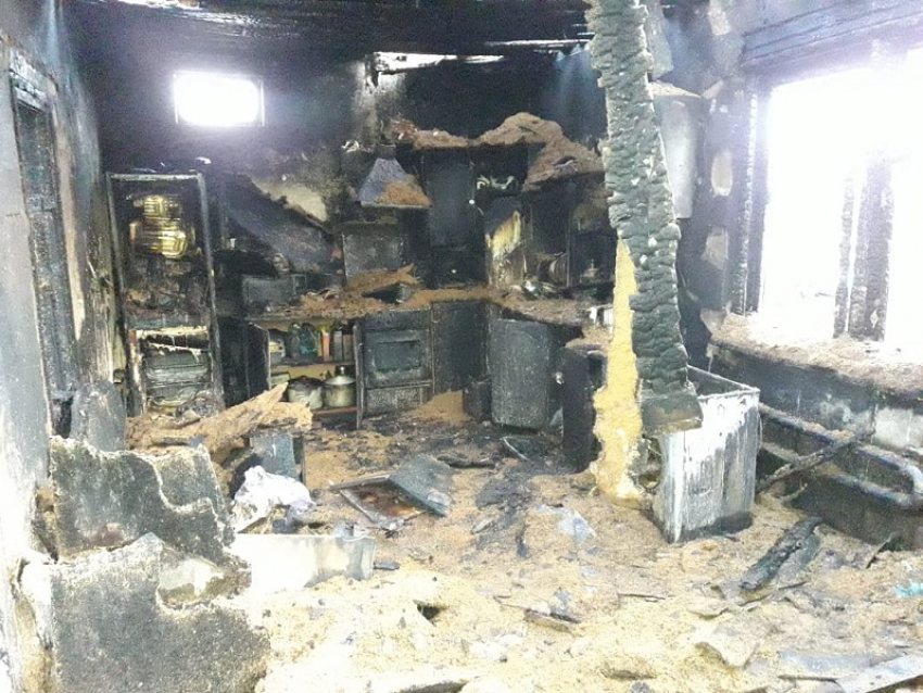 Следователи показали дом, где воронежец пытался заживо сжечь любовницу