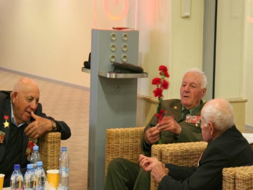 VIP-услуги ветеранам ко Дню Победы предоставит воронежский аэропорт 