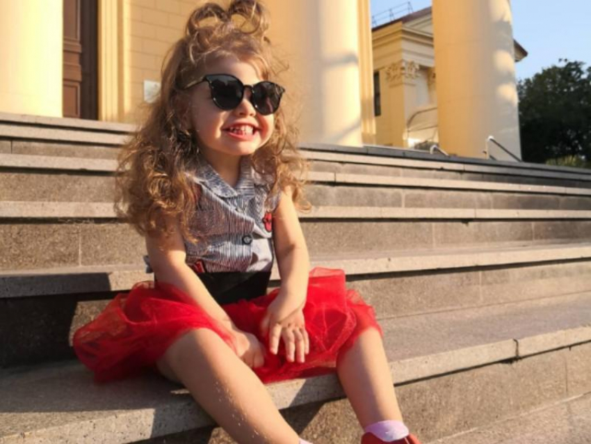  Двухлетняя малышка из Воронежа стала самой красивой девочкой России