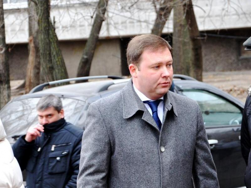 Депутат Кандыбин объявил войну хоккейной коробке в Воронеже