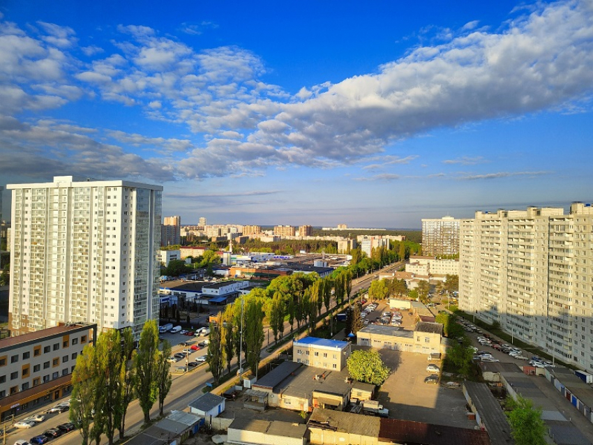 Падение остатков беспилотника вызвало пожар и детонацию взрывоопасных объектах в Воронежской области