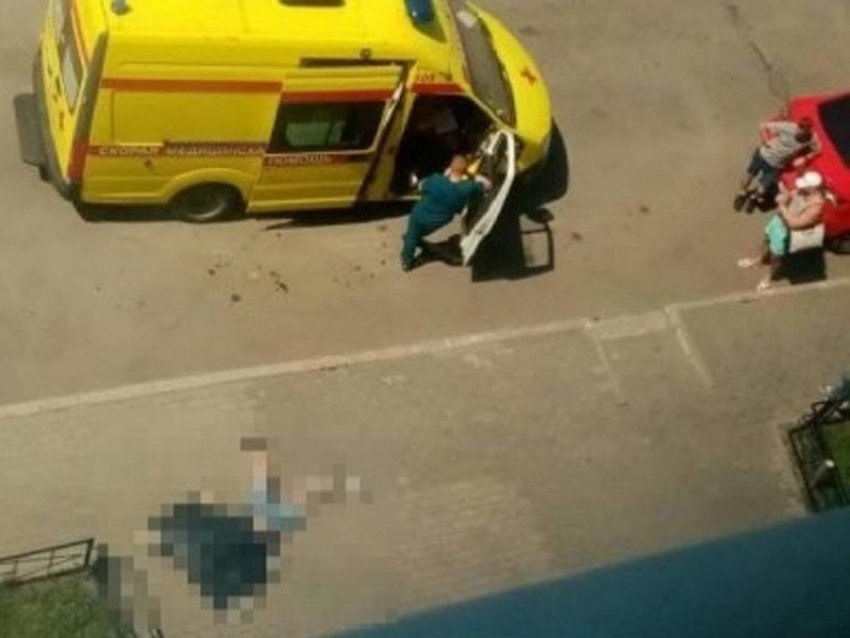 Мёртвого парня нашли воронежцы рядом с многоэтажкой