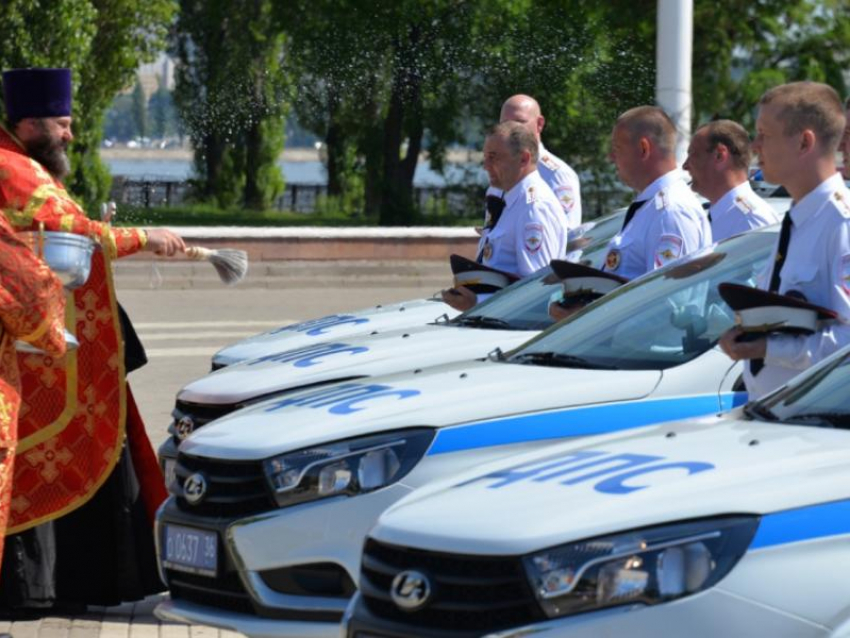 О начинке полицейских Lada Vesta за 22 млн рублей рассказали в Воронеже