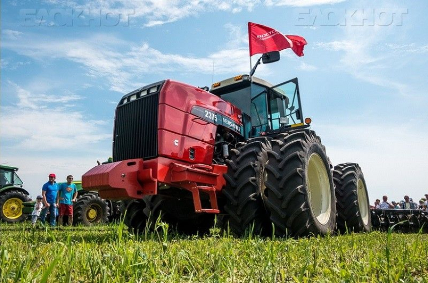 Воронежские аграрии могут приобрести трактор 2375 с выгодой до трех миллионов