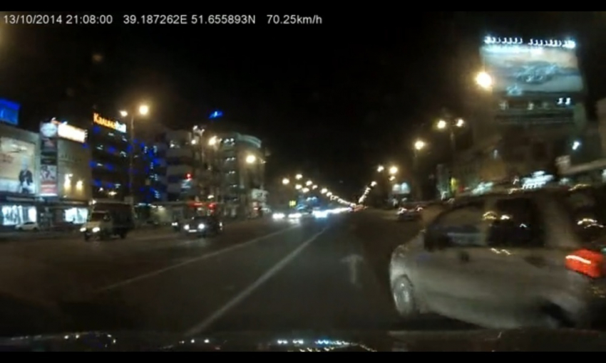 В Воронеже возле Цирка девушка на «Матизе» устроила ДТП