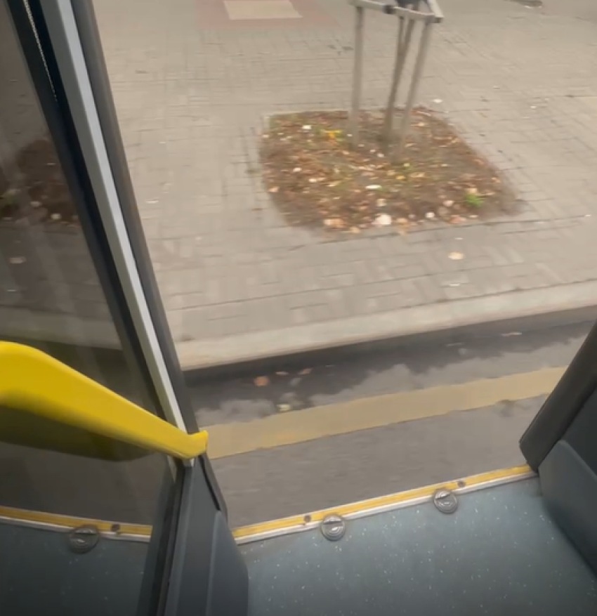 А у девчонок ветерок дует между ног в Воронеже 