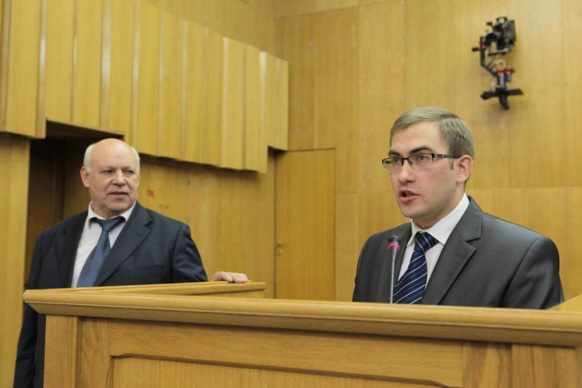 Сформированный в «молодежных игрищах» депутат Зубков прокачался от «Жигулей» до «Ниссана»