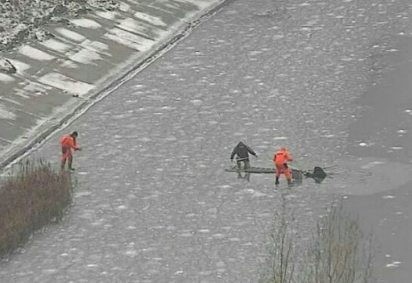 На Воронежском водохранилище рыбак провалился под лед